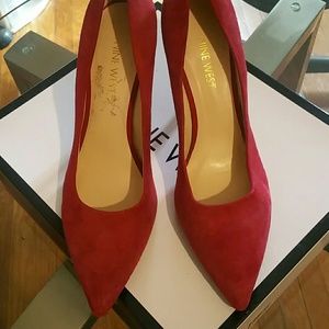Nine west red suede pumps size 7/5